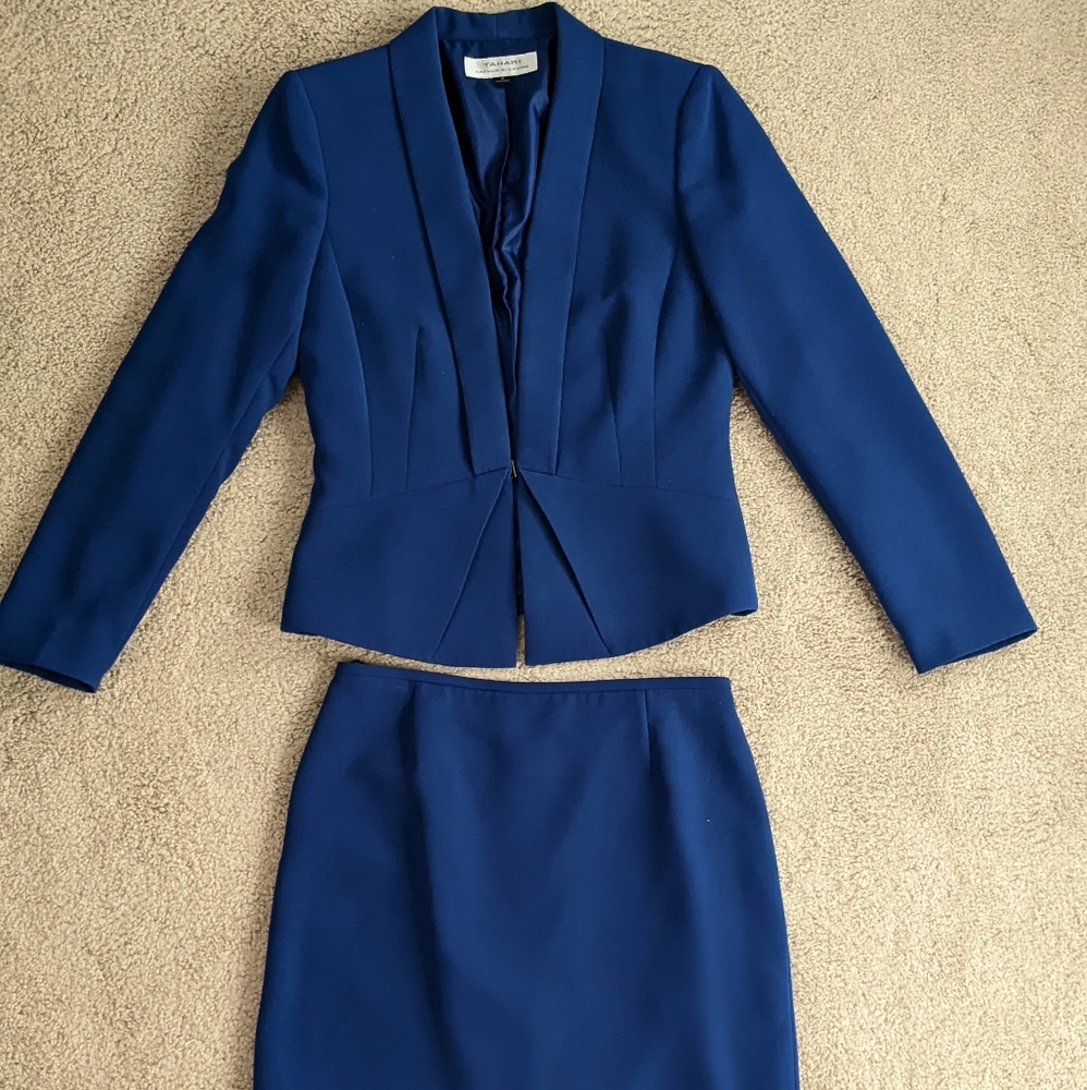 EUC Tahari ASL Sapphire Skirt Suit - pleating, classic with personality, size 4